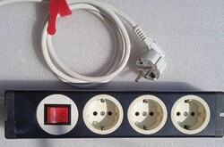 KONTAKTA KONTASET 238  fémházas hálózati elosztó 3 db aljzattal  , használt .