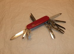 Victorinox. Gyűjteményből. Kés, bicska, tőr, borotva.