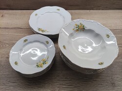 Zsolnay sárga virágos, aranyozott porcelán tányérkészlet – Pécs (15 db)