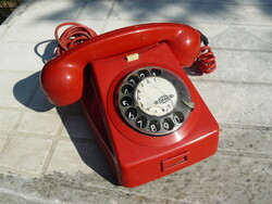 Régi , retró vezetékes , körtárcsás analóg telefon , piros 1