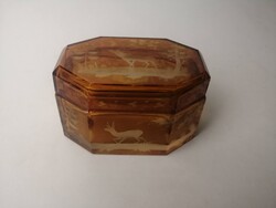 HUNTER'S MEMORIAL ITEM - CUT GLASS BOX, BONBONNIERE - DEER MOTIF