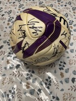 Aláírt újpest labda