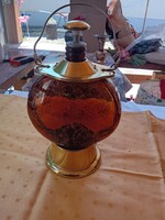 Vintage zenélő üvegpalack / karaffa – Borostyán üveg és sárgaréz