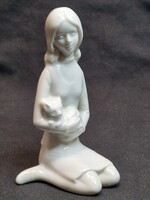 Extra ritka porcelán fiatal lány cicával figura hibátlan állapotban 11,5 cm. magas