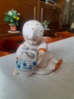Zsolnay Pécs porcelán figura – Korsós kislány / Ülő kislány népi korsóval (c. 1950)
