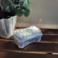 Hollóházi porcelán bonbonier, fedeles ékszertartó doboz, zöld virágos, arany rokokó dísz