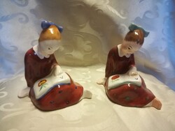 Bodrogkeresztúri "olvasó kislány" kerámia figura