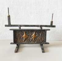 Brutalista retró gyertyatartó – Kétoldalas (halas/fácános) bronz betéttel, 460g