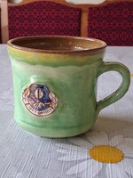 Retro zöld mázas kerámia emlékbögre (1877-1903 )