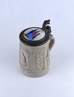 2B272 Antik német feliratos porcelánbetétes ónfedeles kőcserép söröskorsó ~1860