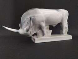 Zsolnay porcelán szürkemarha bika