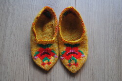 Tolna County, Gyönk Pattern, Perfect Swab Wool Children's Slipper / Tutyi – approx. size 24-27