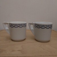 2db Hüttl Tivadar kávéházi vastagfalú porcelán csésze