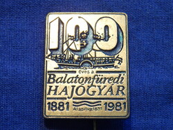 100 ÉVES A BALATONFÜREDI HAJÓGYÁR 1881-1981 -  lemezjelvény