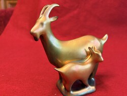 Zsolnay “Kecske gidával” eozin figura