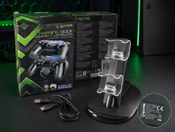 Battletron Gaming PS4 DualShock 4 Double Controller Charging Station – boxed, untested