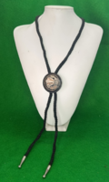Honfoglalás kori motívumos zsinóros nyakkendő (Bolo tie)
