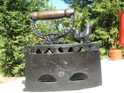 Vintage, retro coal, parazsas iron with rooster motif