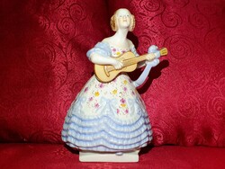 Herendi Déryné figura