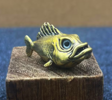 Öntött réz piranha hal figura