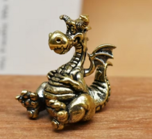 Öntött réz Süsü a sárkány figura