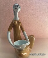 Lány tállal - Hollóházi porcelánfigura