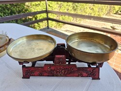 Salgótarjáni antik / vintage öntöttvas mérleg réz serpenyőkkel (5 kg)