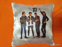 ONE DIRECTION (NÉGY TAG) KISPÁRNA