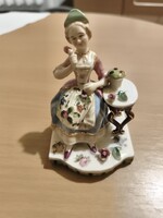 Német asztalnál ülő hölgy Sitzendorf manufaktúra