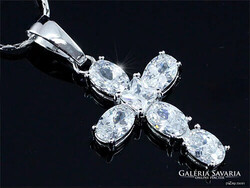 Wonderful large Swarovski stone cross pendant necklace, 18 kt. Electroplated with white gold.