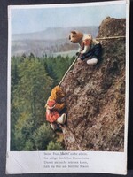 Régi NDK képeslap – hegymászó mackópár kötéllel a sziklafalon, 1957