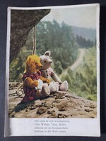 Régi NDK képeslap – mackópár pihen a hegytetőn, 1957