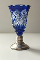 Kobaltkék metszett kristályváza 800-as PV ezüsttalpon, 16 cm 1950-60