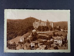 Régi képeslap Karlovy Vary (Karlsbad), Hotel Imperial a hegyoldalban, Csehország