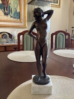 Maugsch Gyula bronz szobra , 29 cm magas .