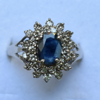 14K (585) fehérarany természetes zafír–gyémánt margaréta gyűrű – 0,80 ct + 0,45 ct – 3,62 g