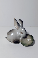 Zsolnay porcelán nyuszi káposztalevéllel figura