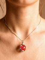 Gyönyörű japán TENSHA gyöngy láncon. A gyöngytartó "GAS" (francia GAS Bijoux) felirattal van ellátva