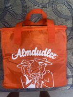 Vadonatúj Almdudler hűtőtáska