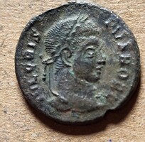 Roman bronze CRISPUS VOT X (AA14)