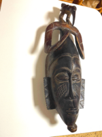 Nagyméretű, tradicionális afrikai fa maszk szarvcsőrű madárral (60 cm) – Autentikus darab