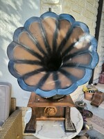 Hatalmas tölcsères gramofon Gramophone kurblis vas tölcsères működik !