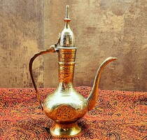 Kézzel vésett orientalista réz karaffa