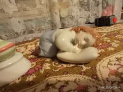 ZOLNAY PÁRNÁN FEKVŐ CHILD FIGURE, PERFECT, SIGNED