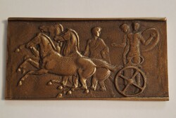 Egyedi bronz plakett/cégtábla: Ókori jelenet - FRÍZ Szobrász-Restaurátor Alkotó Közösség
