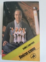 Leslie L. Lawrence: Sindzse ​szeme