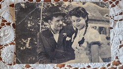 1955 MEDGYESI MÁRIA - SZIRTES ÁDÁM ACTORS HITCHING LOVE FILM ORIGINAL PERIOD PHOTO POSTCARD