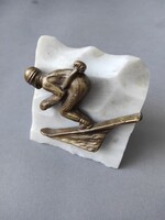 Vintage stílusú bronzból készült síelő/lesikló kisplasztika