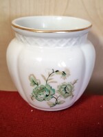 Zsolnay porcelán kaspó mini . Zöld mintás kézzel festett és arany szélű . 6 cm mag. 6.5 cm átm. Jóka