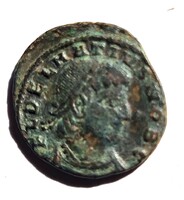 Roman bronze DELMATIUS soldier with flag (AA27)